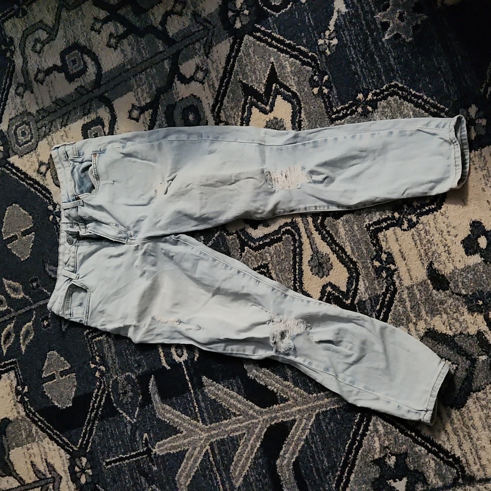 No boundaries distressed jeans